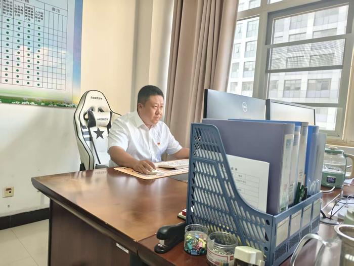 工作照片 (2).jpg